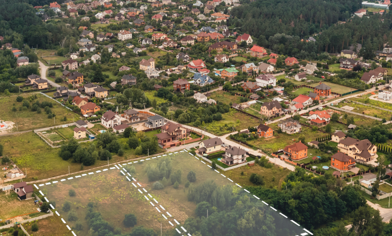 Organic farms avoid toxic inputs, improve soil health, grow clean, sustainable food that supports nature.